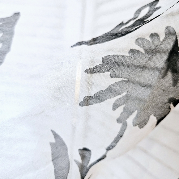 Vintage 1950s Sheer Black and White Floral Silk Scarf - Picture 4 of 5